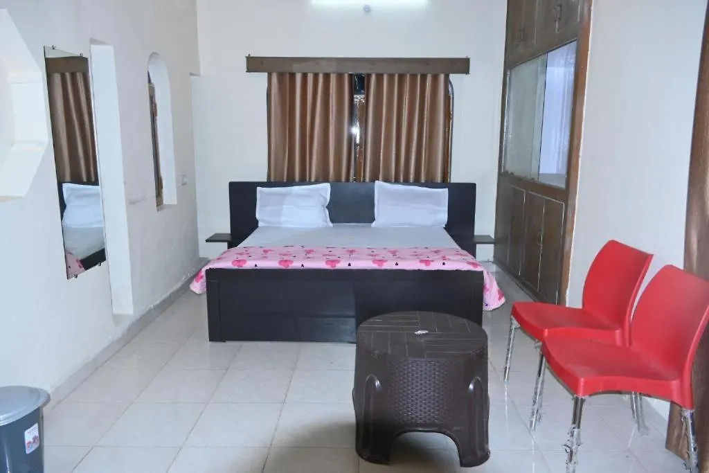 מלון ורנאסי The Swati Palace